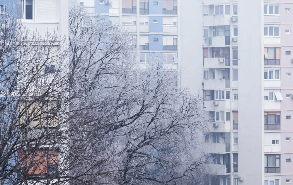 Czy zabudowa balkonu obniży Twoje rachunki za prąd i zatrzyma smog