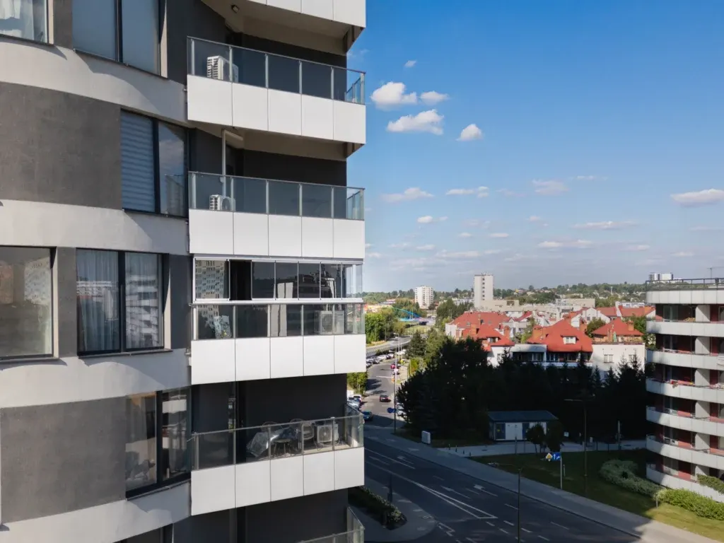 Balkonova: zabudowa balkonów