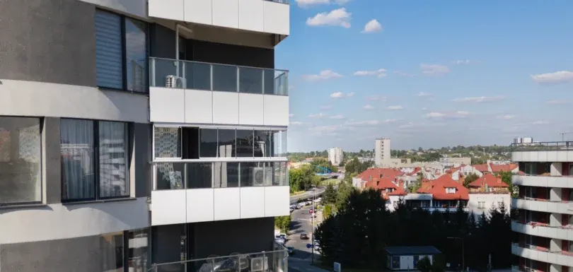 Balkonova: zabudowa balkonów, realizacja Tarasea